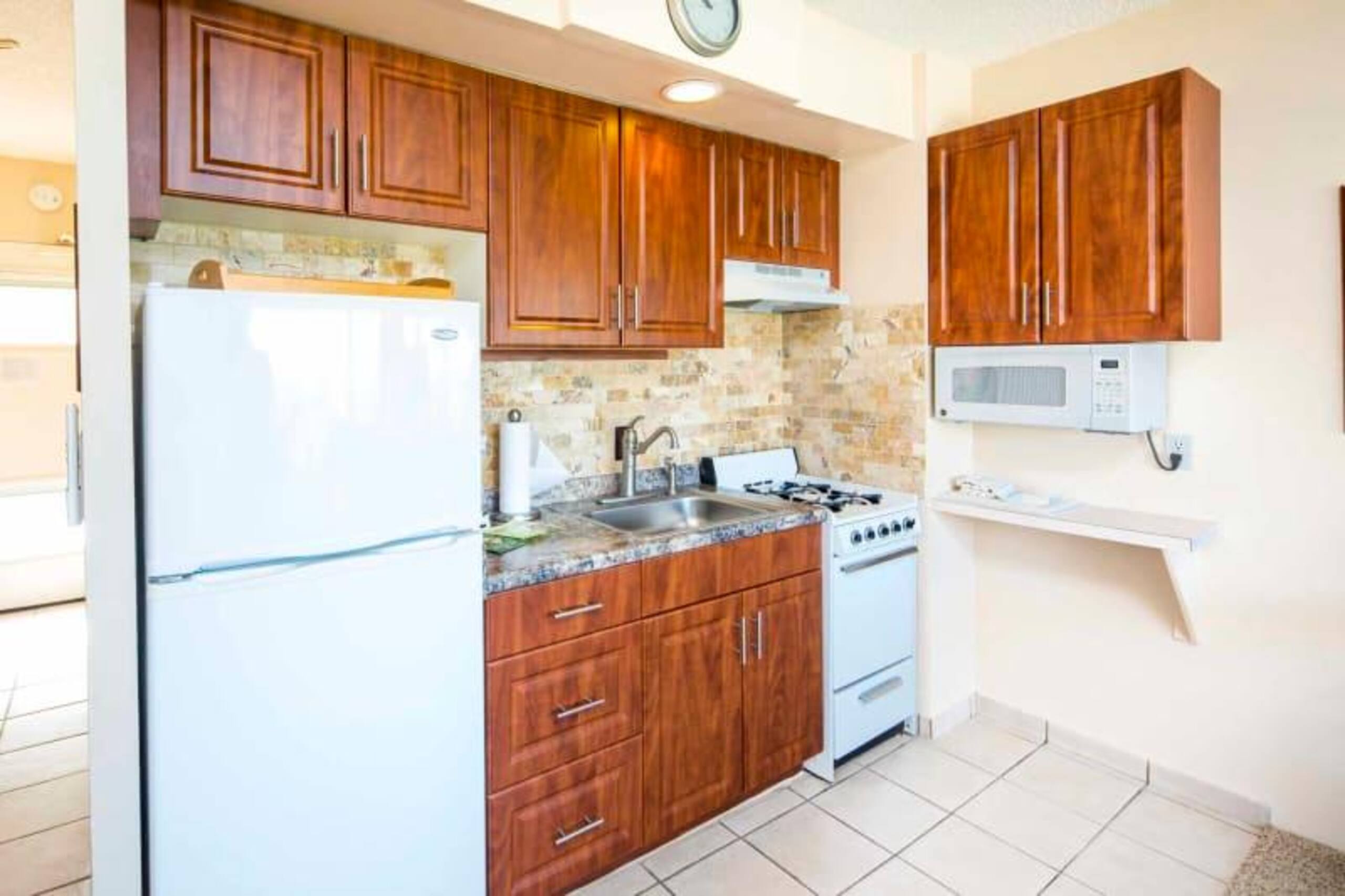 Condo in Honolulu · ★5.0 · Studio · 1 bed · 1 private bath - Image 15