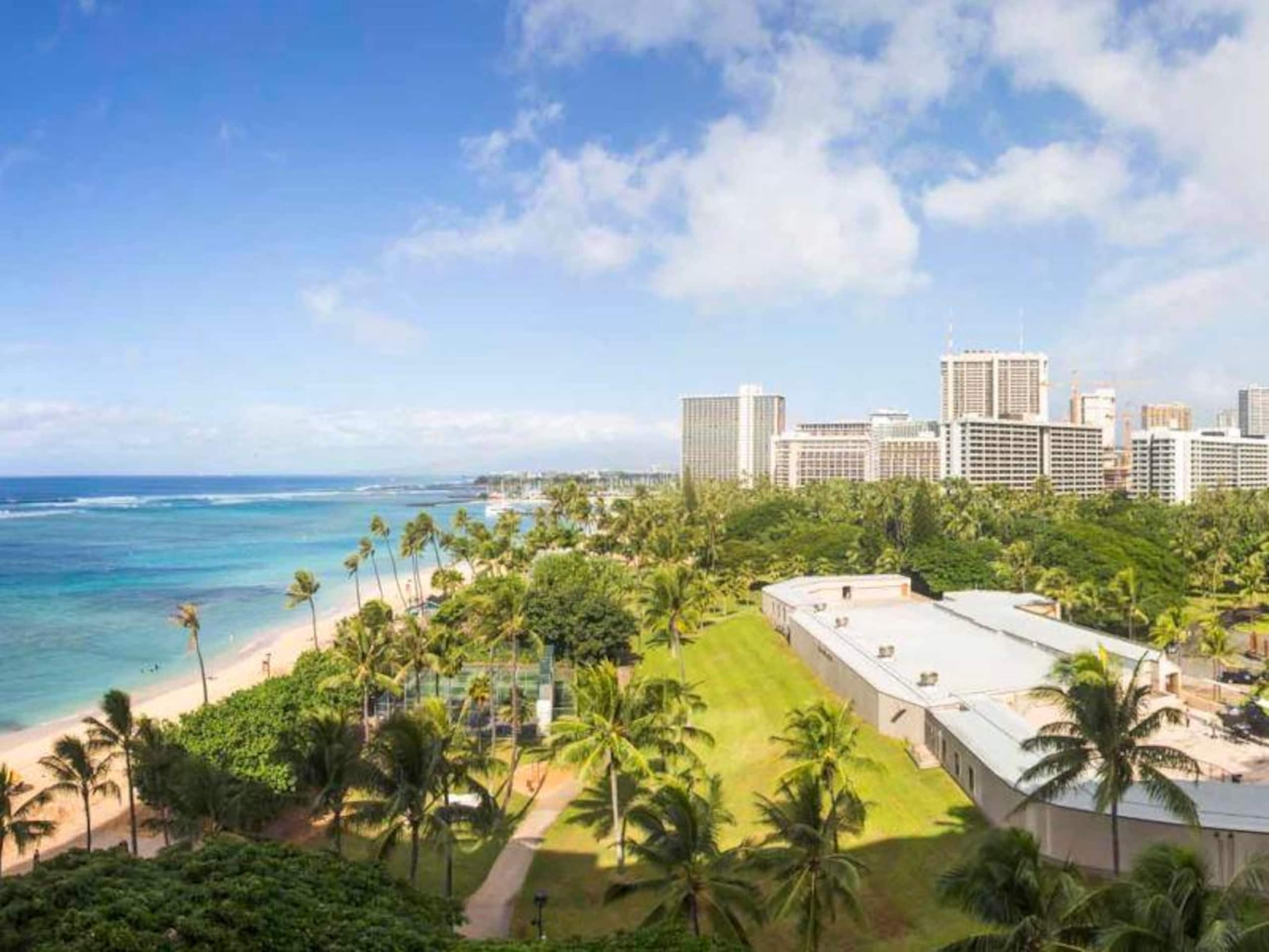 Condo in Honolulu · ★5.0 · Studio · 1 bed · 1 private bath - Image 1