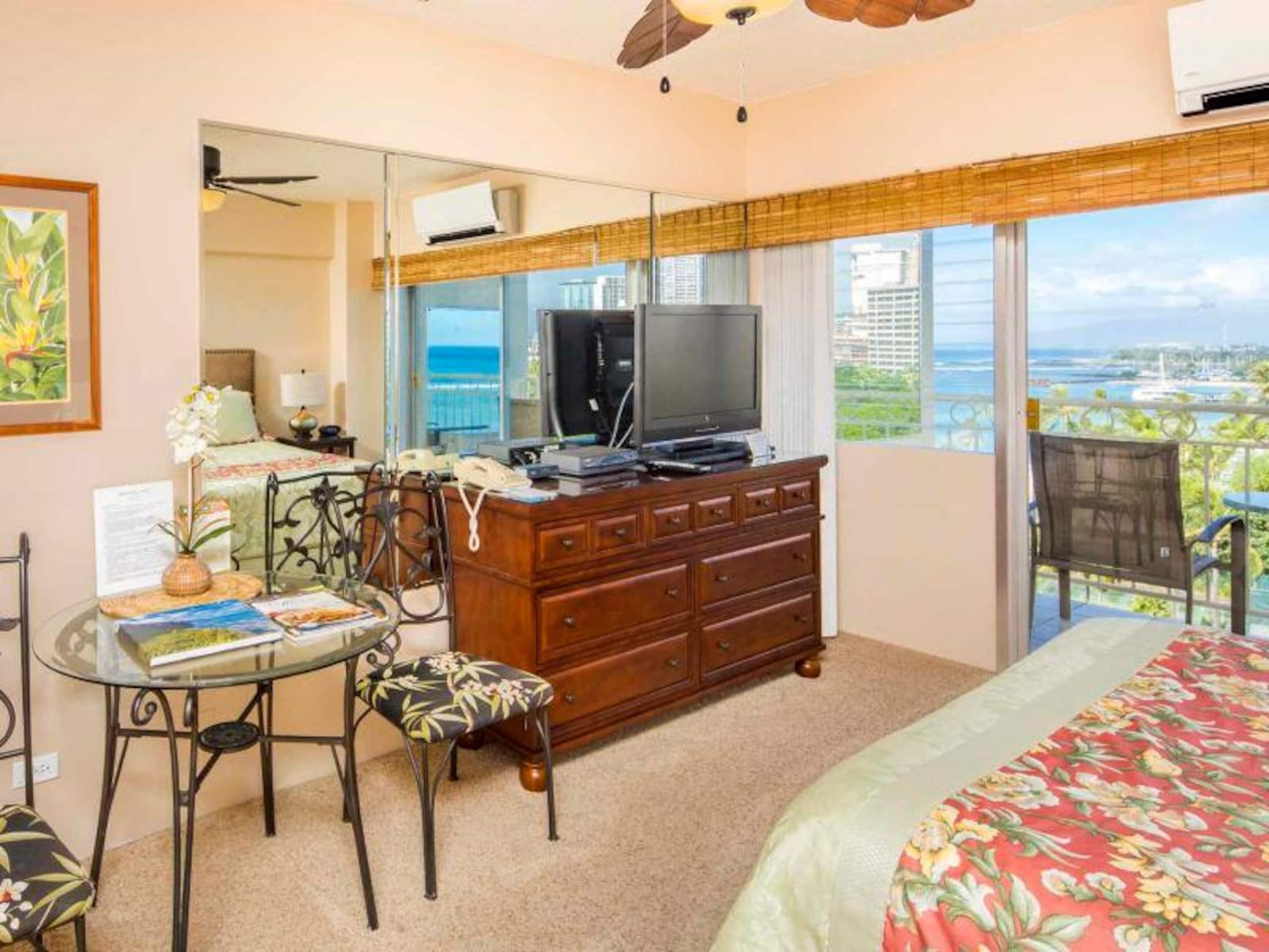 Condo in Honolulu · ★5.0 · Studio · 1 bed · 1 private bath - Image 9