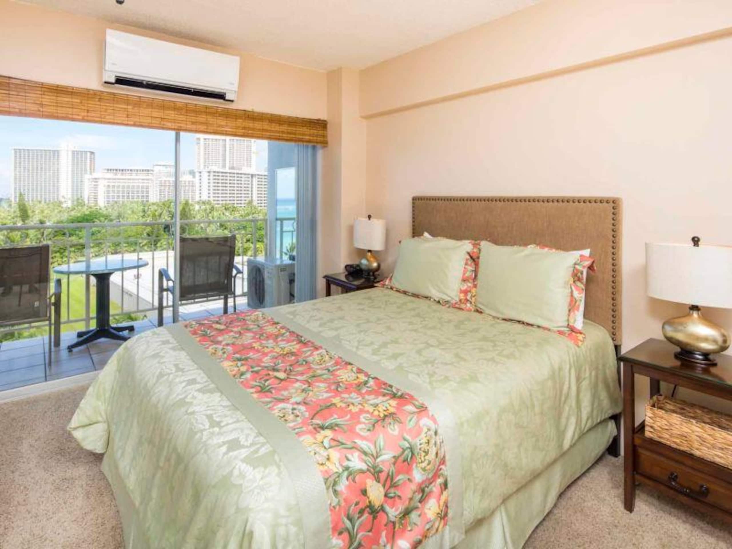 Condo in Honolulu · ★5.0 · Studio · 1 bed · 1 private bath - Image 4