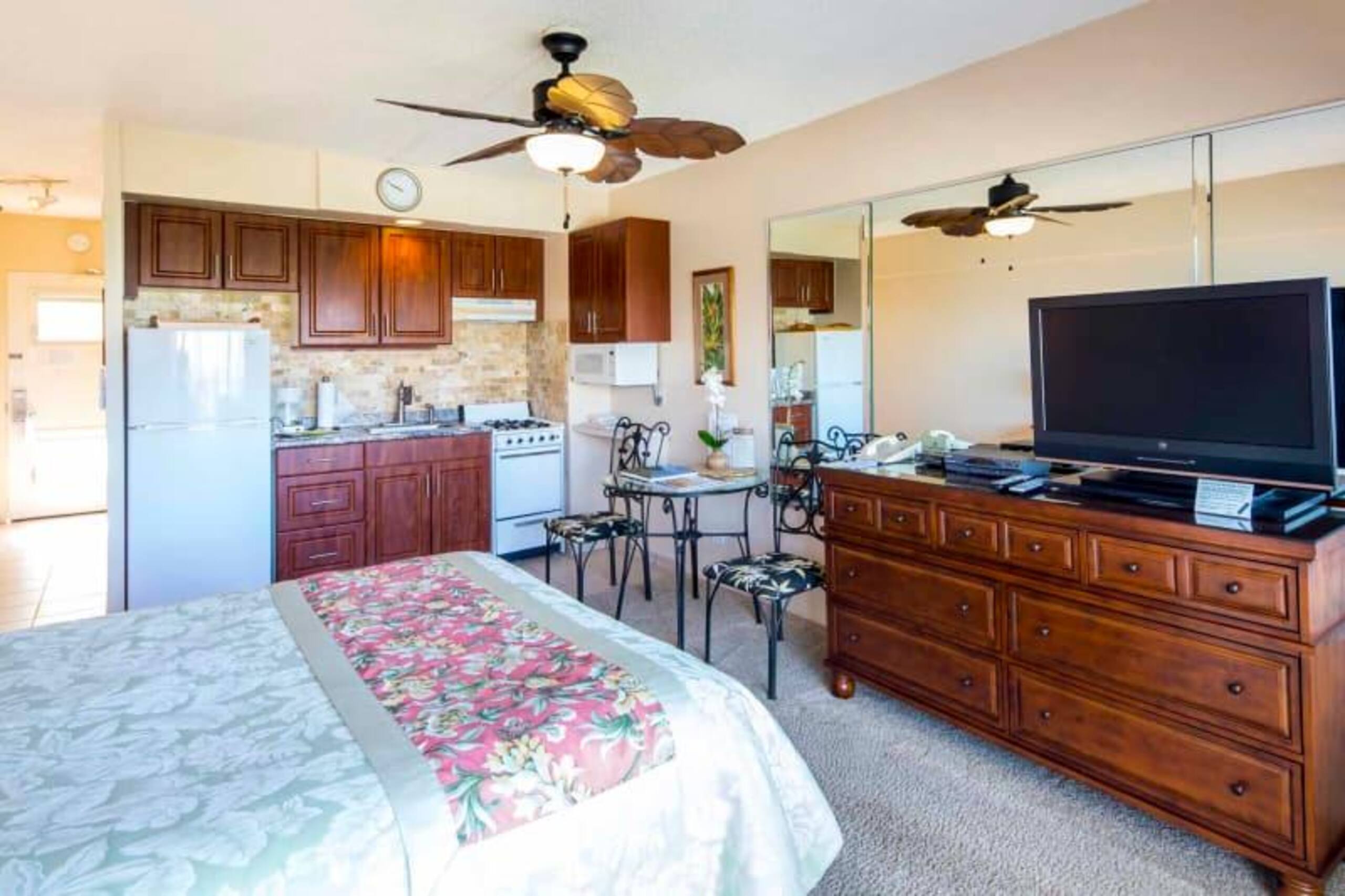 Condo in Honolulu · ★5.0 · Studio · 1 bed · 1 private bath - Image 18