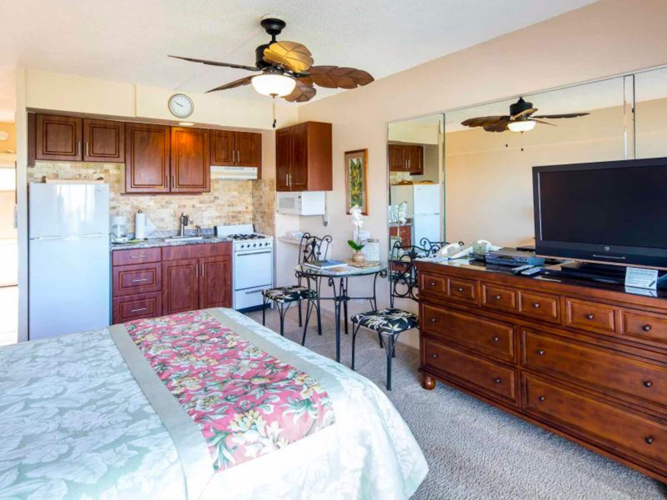 Condo in Honolulu · ★5.0 · Studio · 1 bed · 1 private bath - Image 3