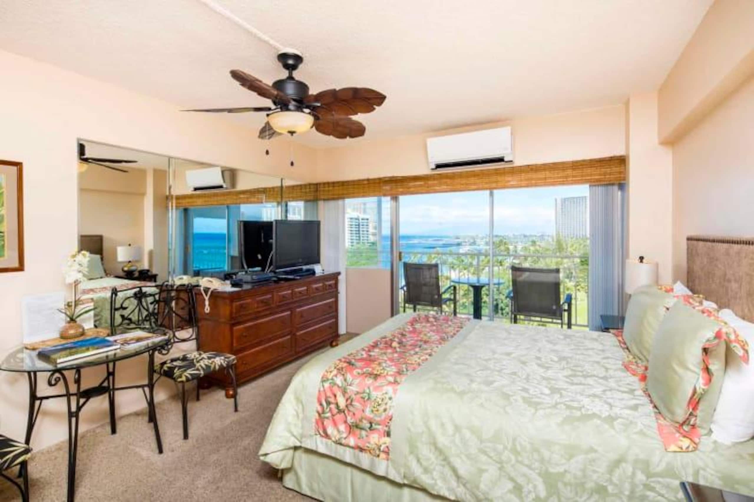 Condo in Honolulu · ★5.0 · Studio · 1 bed · 1 private bath - Image 13