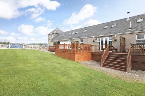 Greenknowes Lodge w/ HotTub and Wood Burning Stove