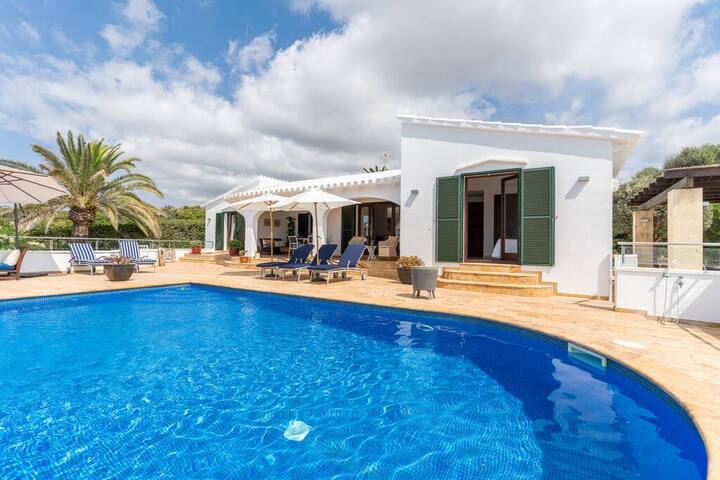 Amazing sea-view 5 en-suit bedroom Villa gallery image 2