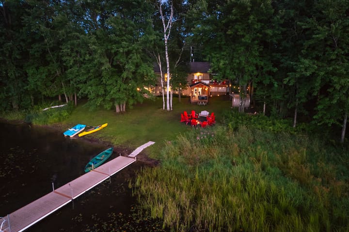 Waterfront Sunset* Swimming* Hot Tub* Sauna* Canoe
