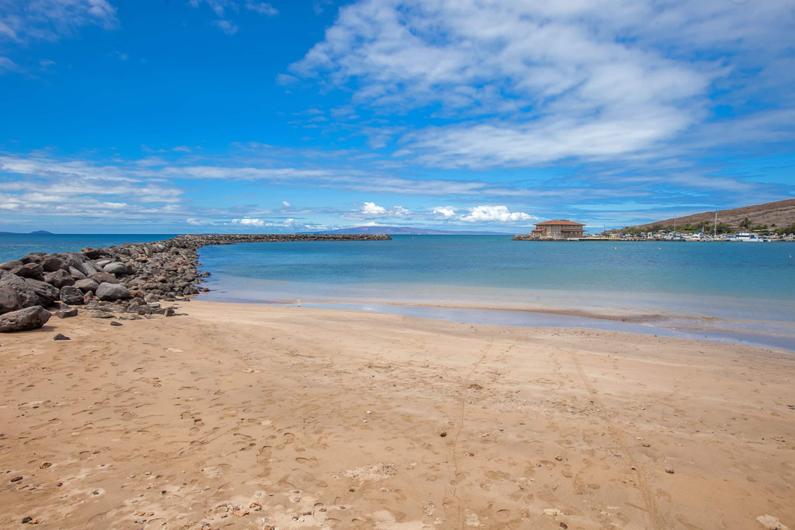 Condo in Wailuku · ★4.74 · 1 bedroom · 2 beds · 1 shared bath - Image 53