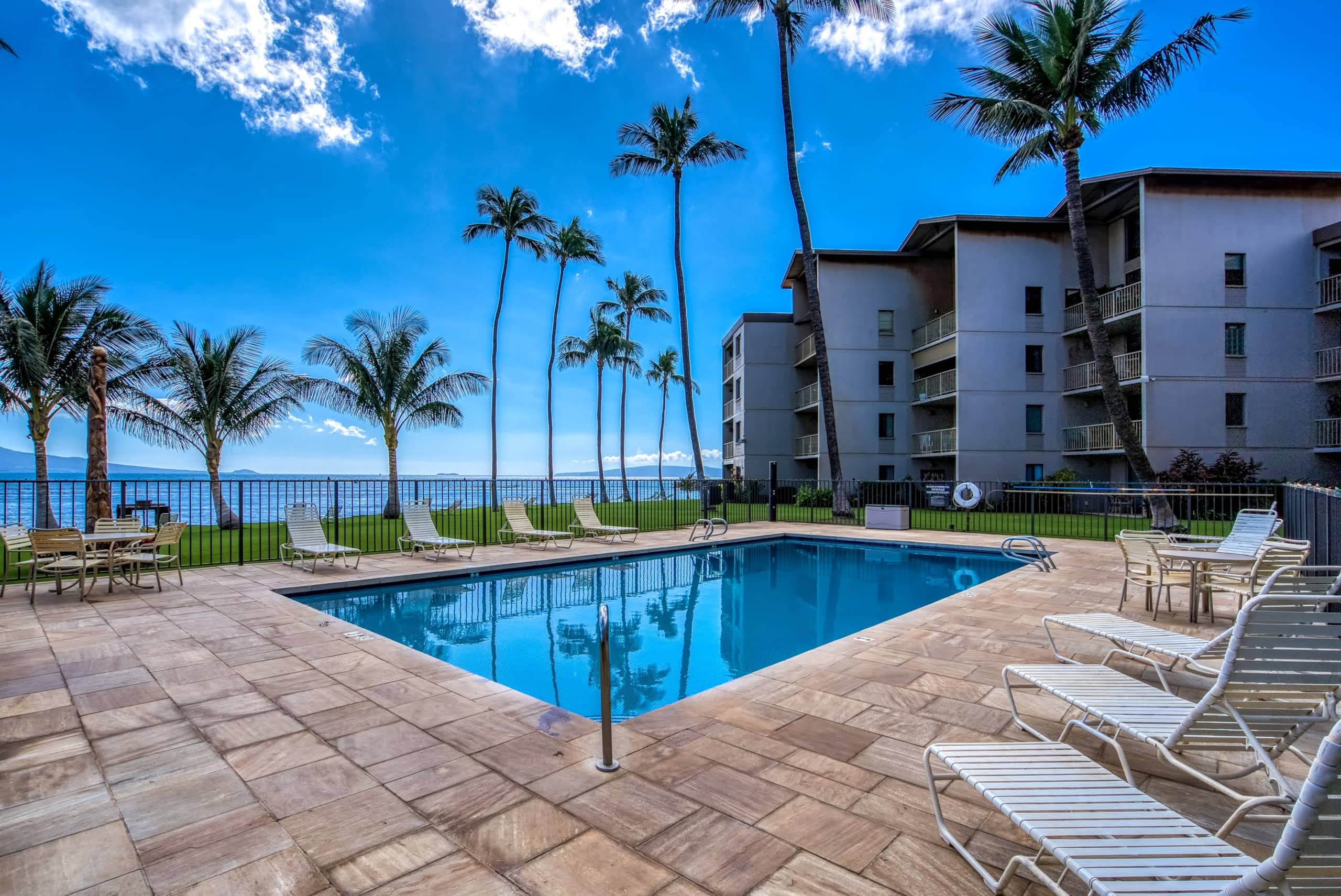 Condo in Wailuku · ★4.74 · 1 bedroom · 2 beds · 1 shared bath - Image 35