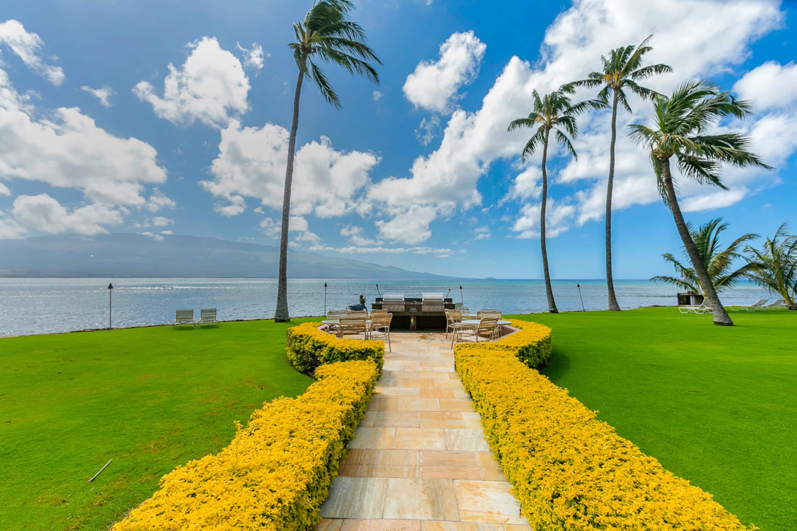 Condo in Wailuku · ★4.74 · 1 bedroom · 2 beds · 1 shared bath - Image 40