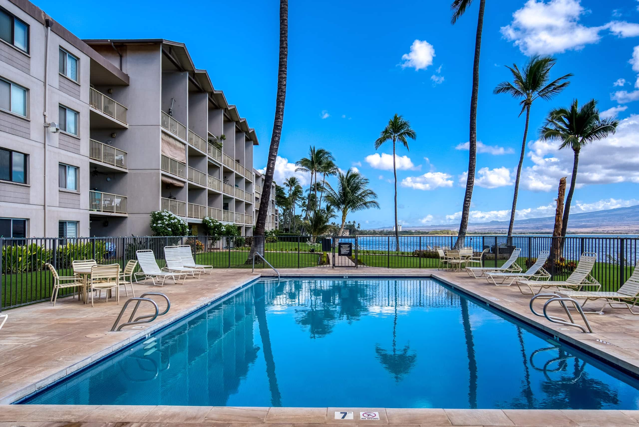 Condo in Wailuku · ★4.74 · 1 bedroom · 2 beds · 1 shared bath - Image 34