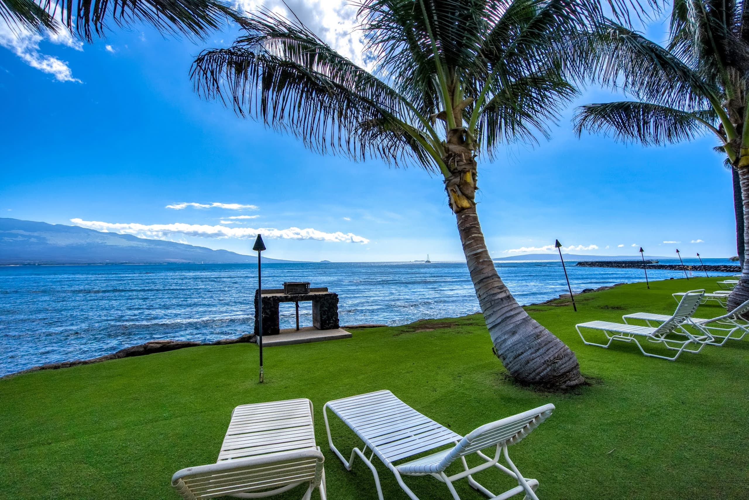Condo in Wailuku · ★4.74 · 1 bedroom · 2 beds · 1 shared bath - Image 37
