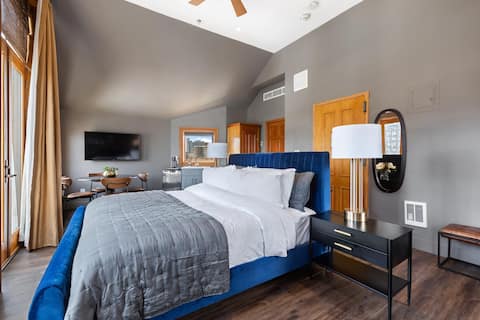 Successful Airbnb property: Luxury Junior Suite +Balcony in Downtown Manhattan in Lower East Side