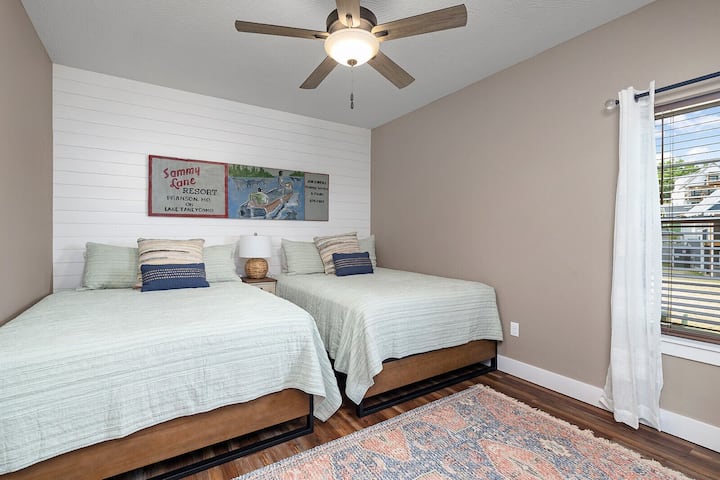 Спалня на горно ниво 2 с двойно легло и пълна баня