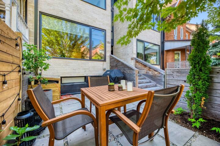 Little Italy Luxurious House gallery image 2