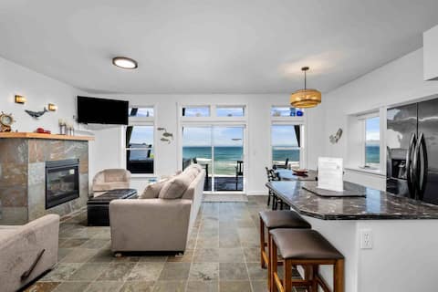 Oceanfront, Hot Tub, Pet Friendly, Deck, Fireplace