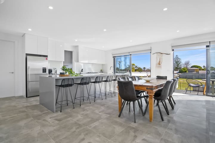 Grenville Beach House inCapel Sound