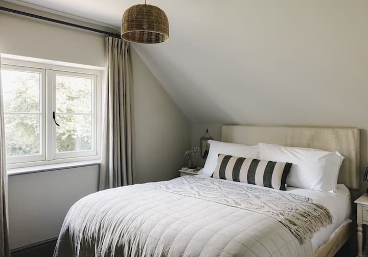 Брачен кревет (широк 180-220 см)