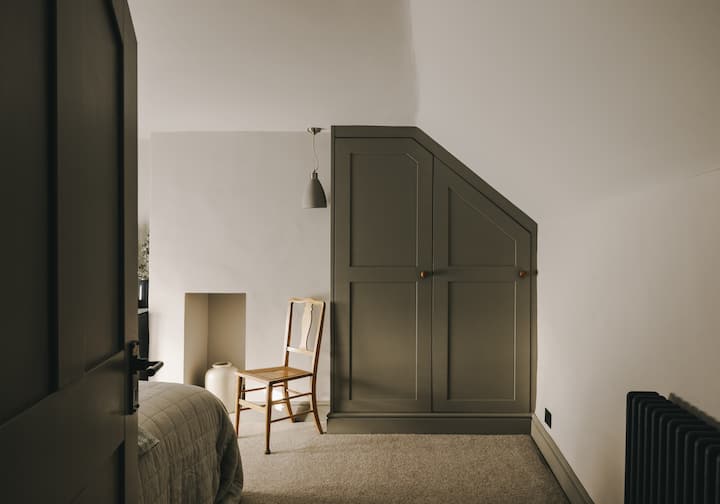 вградено во гардероба