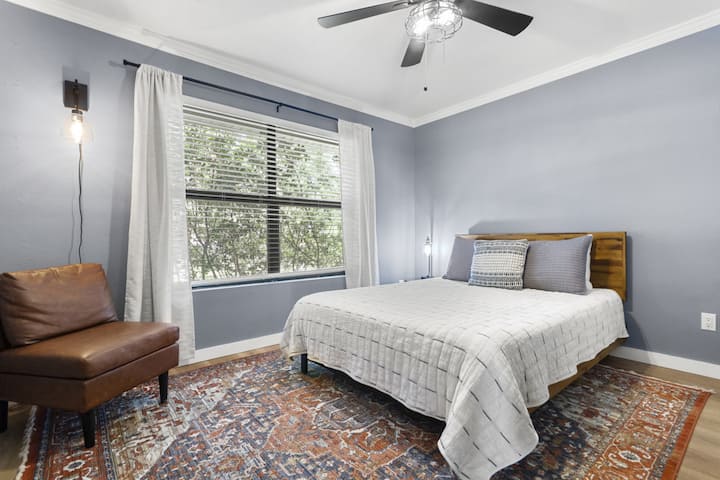 2nd bedroom with queen size bed, smart tv and reading nook. 