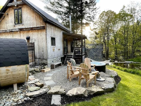 Le 10 - Spa, Sauna, Shower, Bromont, Lac-Brome