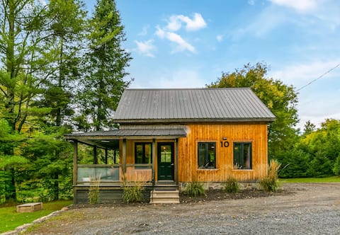 Le 10 - Spa, Sauna, Shower, Bromont, Lac-Brome