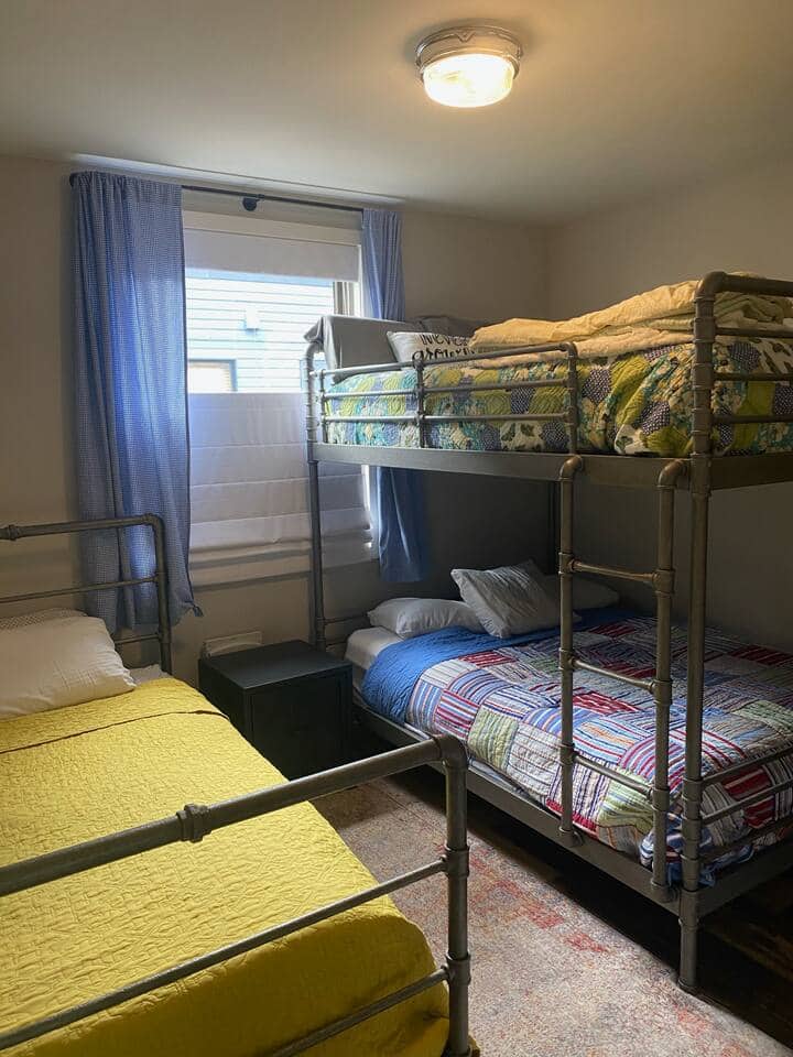 Chumba cha kulala2/Twin Bunk & single