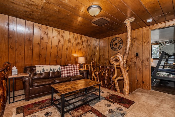 Upstairs loft with Queen Sized pull-out Sofa Bed.