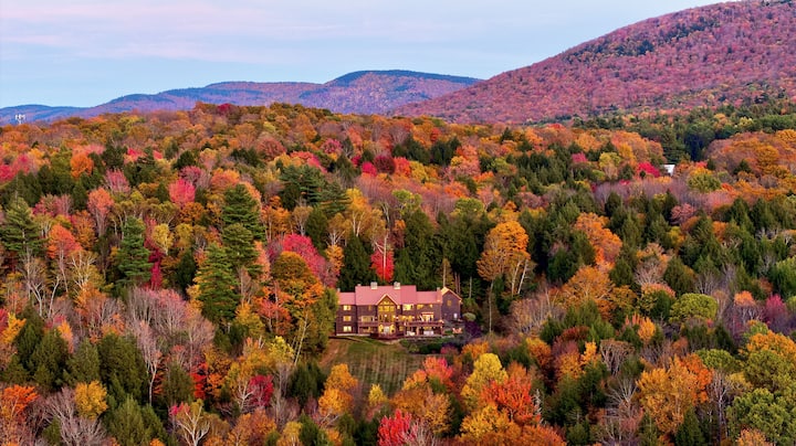 Nine Hearths Estate: 6br, fireplaces, a/c, hot tub - Houses for