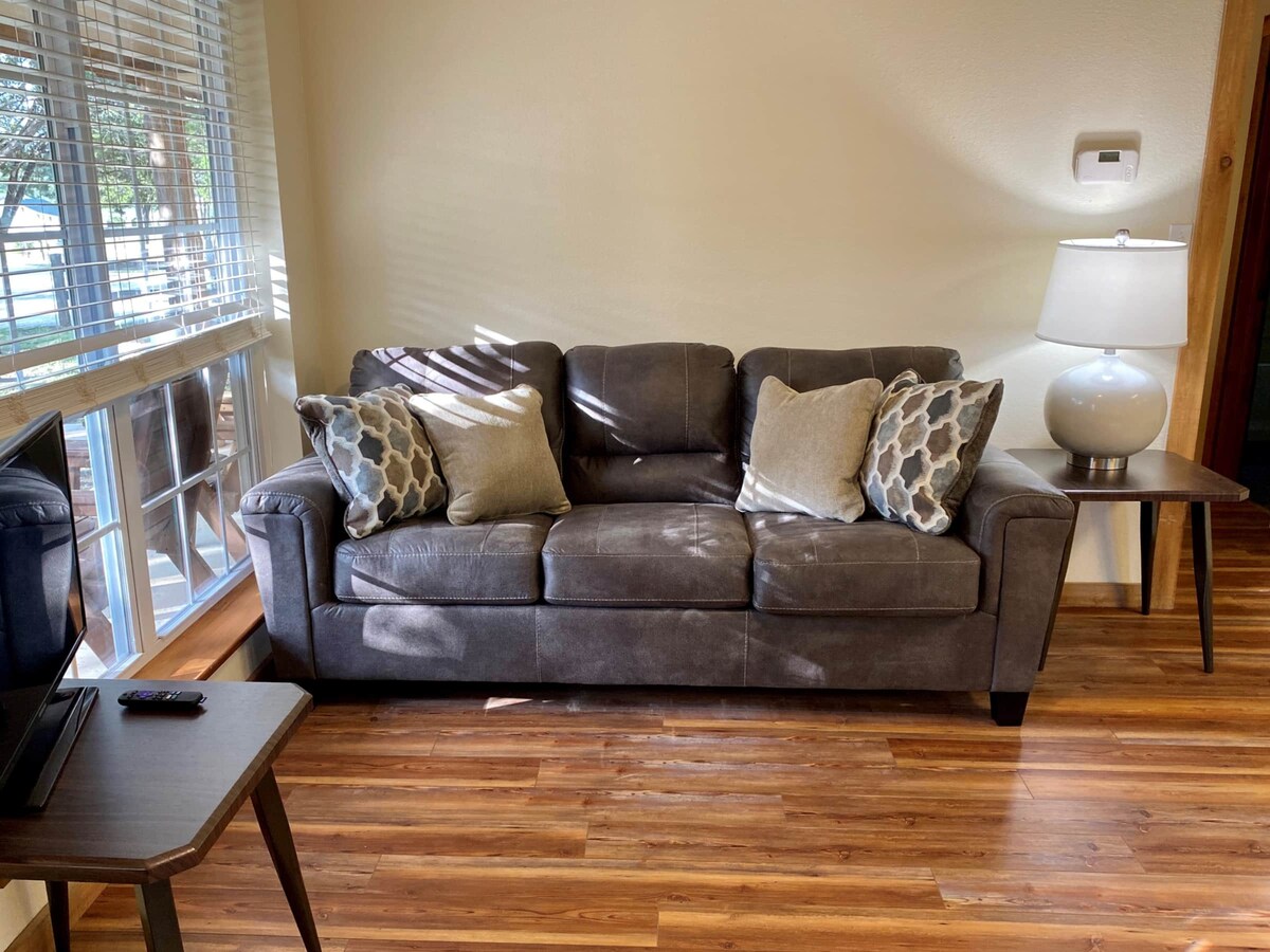 River Cabin B - Obývací priestor