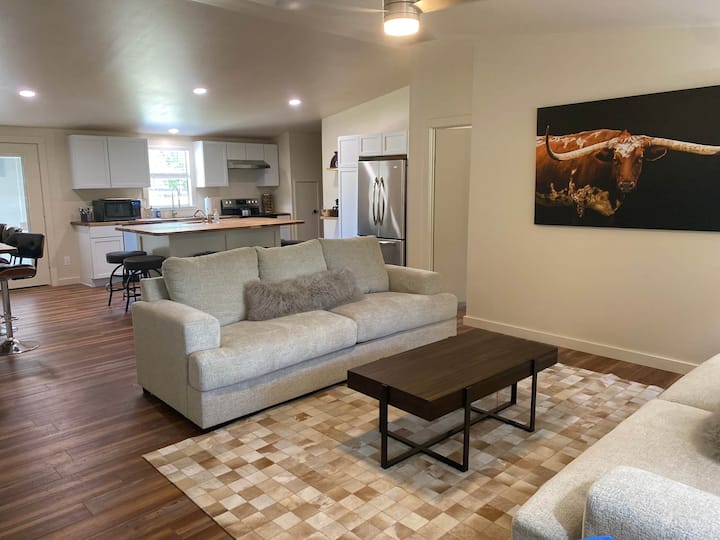 The North House, 3br/2br, Wrap-porch, Sleeps 12 - Hunt, TX