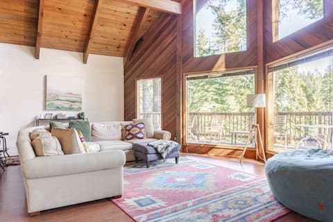 Stunning A-Frame | Private Lake | Ski Dodge Ridge