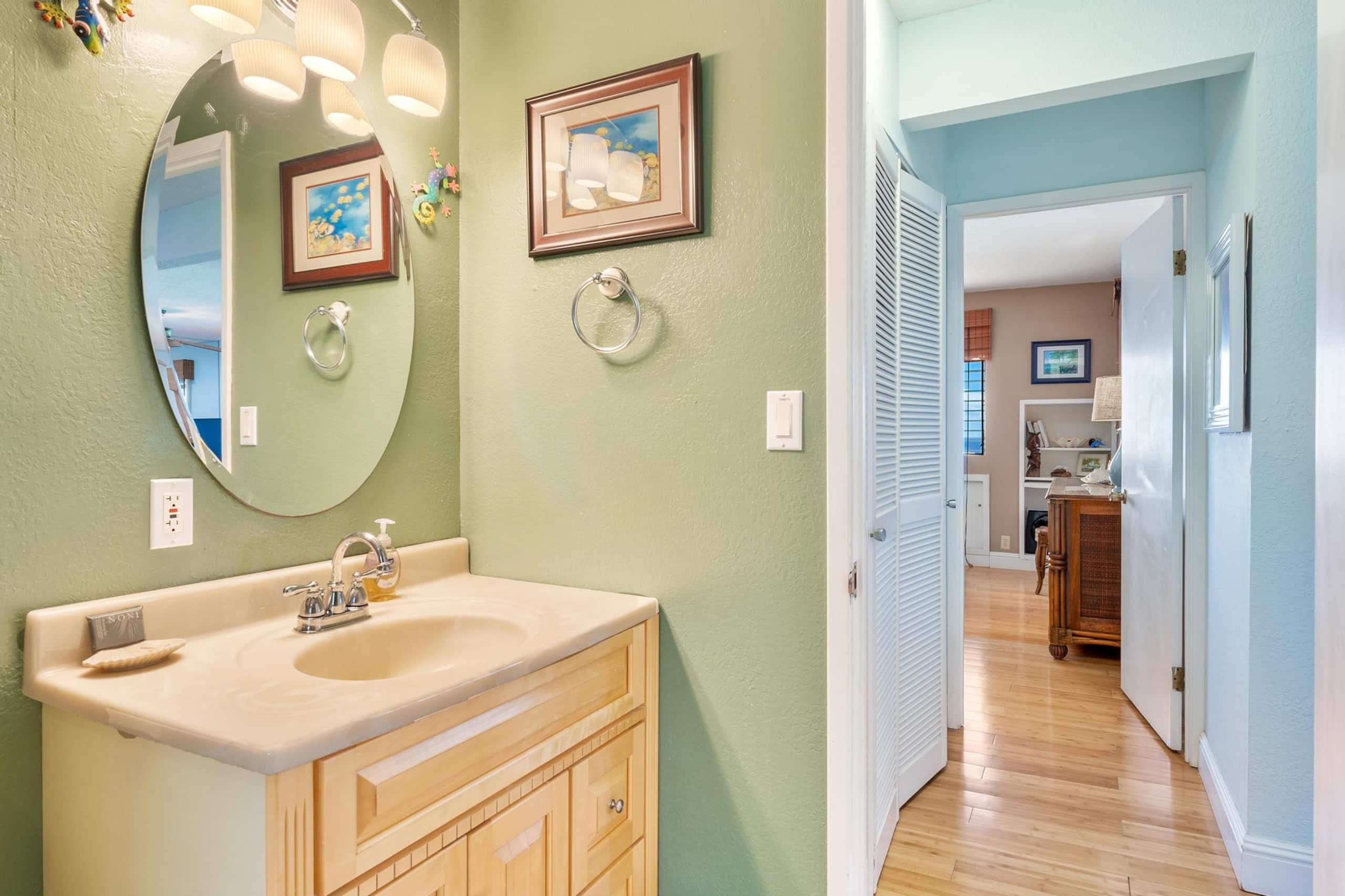Condo in Kailua-Kona · ★4.5 · 1 bedroom · 2 beds · 2 shared baths - Image 20