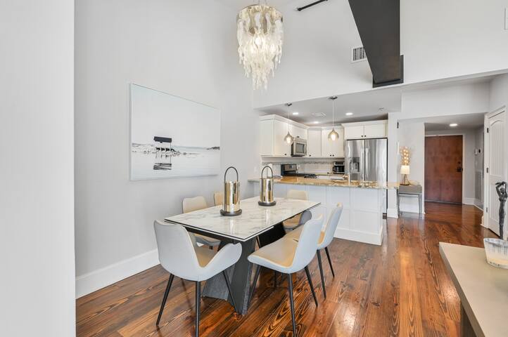 Art Deco Building Condo w/Private 50 ft Terrace gallery image 5