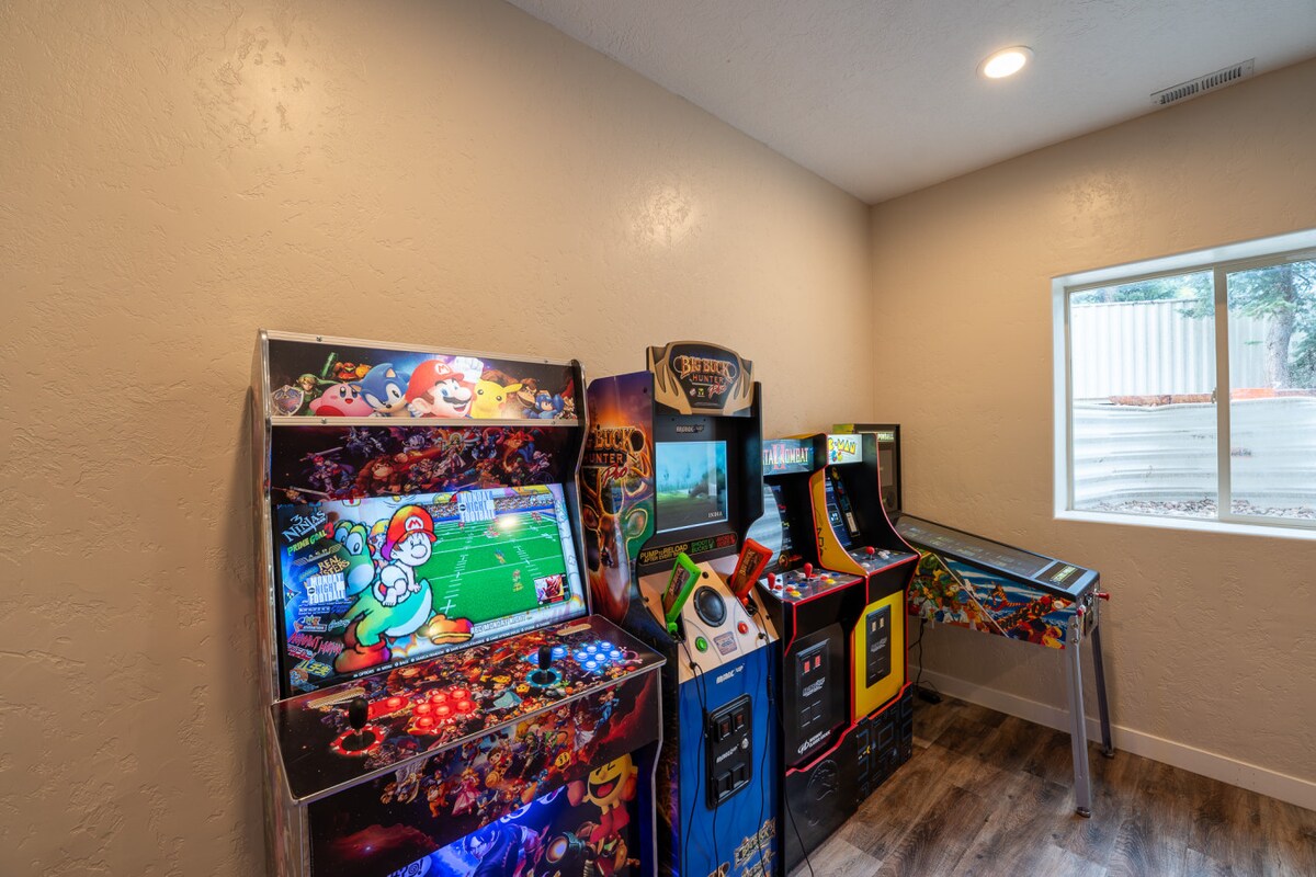 Hot Tub, Central AC, Game Room & 4 Master Suites - Cabins for Rent