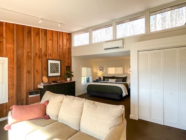 With two spacious master suites everyone has their own private retreat! Master Suite 1: king bed, dresser, en-suite bath, sofa with queen size fold out, HDTV with house accounts. 