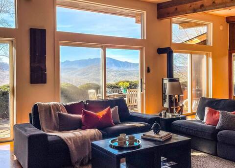 Majestic Views. Unique Artist Cabin. 2 King Suite