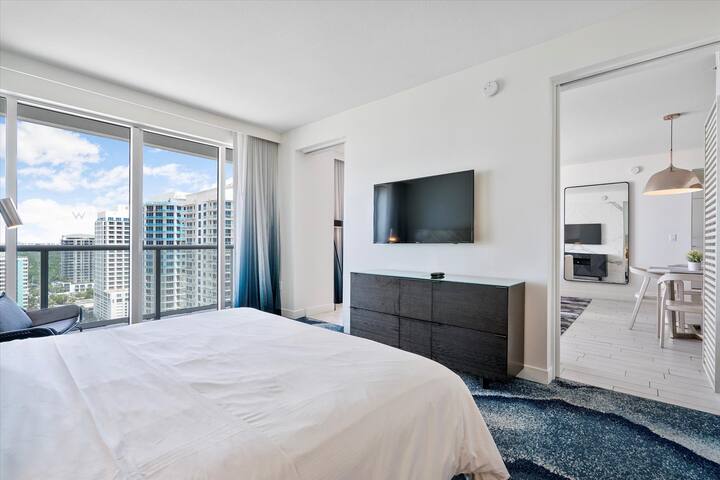 Luxury 2BR Condo w/ Ocean & City Views gallery image 5