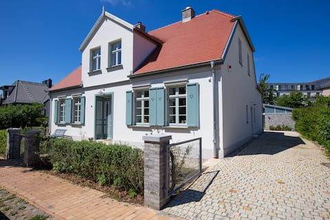 Top Airbnb: Kapitänshaus Luv & Lee in Wustrow