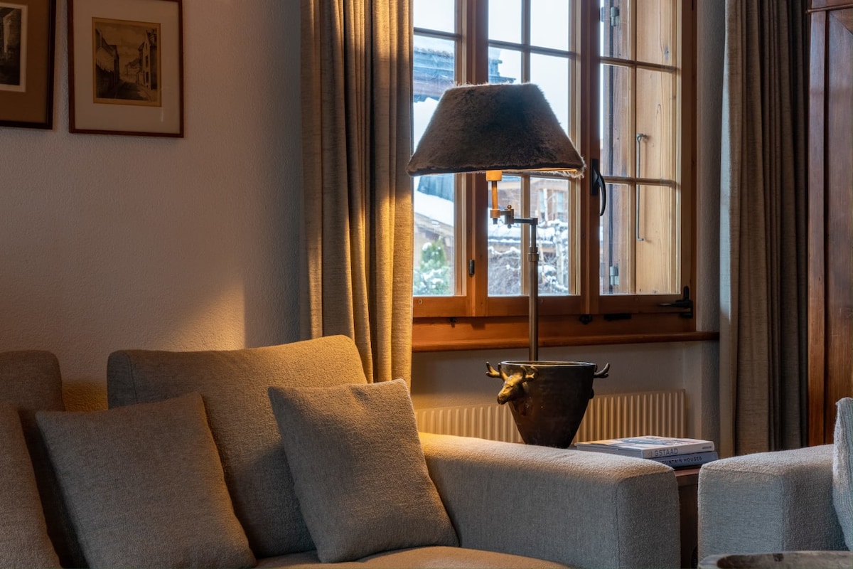 Top performing Airbnb: Schützenweg - Central & Cozy by Heiti Gstaad in Saanen