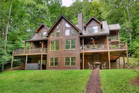 Creekside Solitude ~ Luxury 5 BR/5B ~ Firepit & Fire Table ~ Wrap-Around Porch ~ Hot Tub