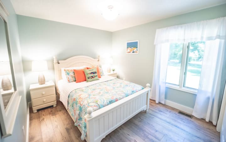 The queen room is bright and cheerful