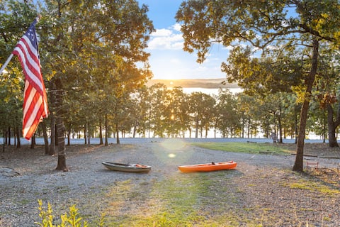 Cozy Waterfront Retreat! Kayak Rentals Available!