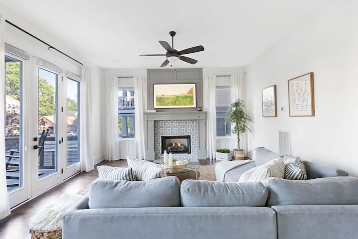 The Maple House – Huge Backyard + Mins to Broadway