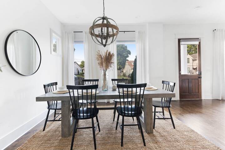 The Maple House – Huge Backyard + Mins to Broadway gallery image 3