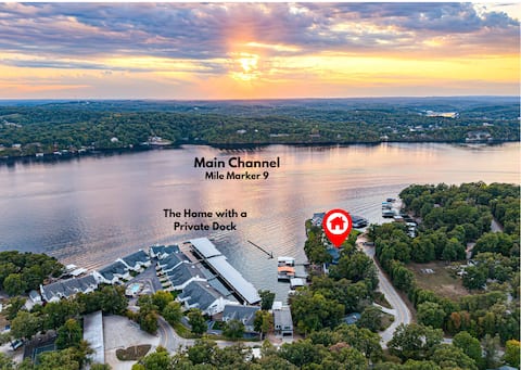 Lake Front! Private Dock-Hot Tub- Fire Pits & More