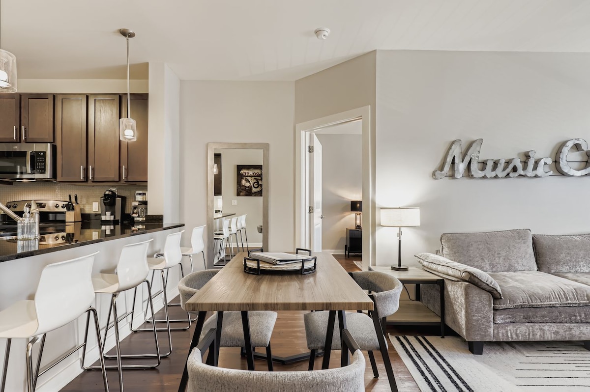 Classic & Comfortable | 2bed/2bath Downtown - Apartments for Rent