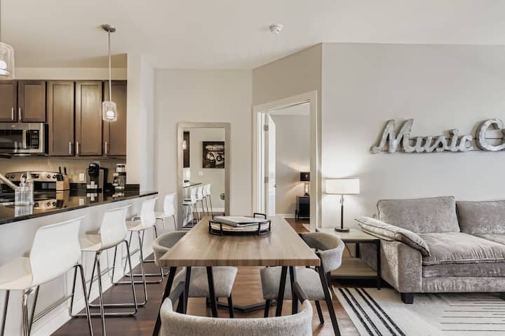 Classic & Comfortable | 2bed/2bath Downtown - 納什維爾