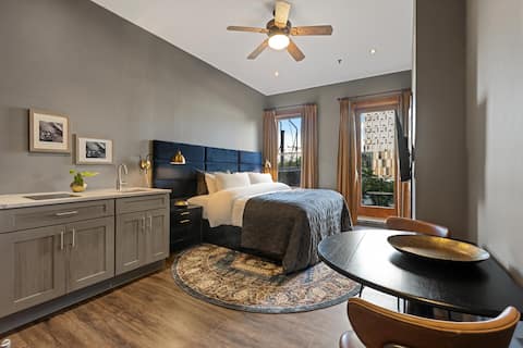 Top performing Airbnb: Superior King w Shared Balcony Downtown Manhattan in Lower East Side