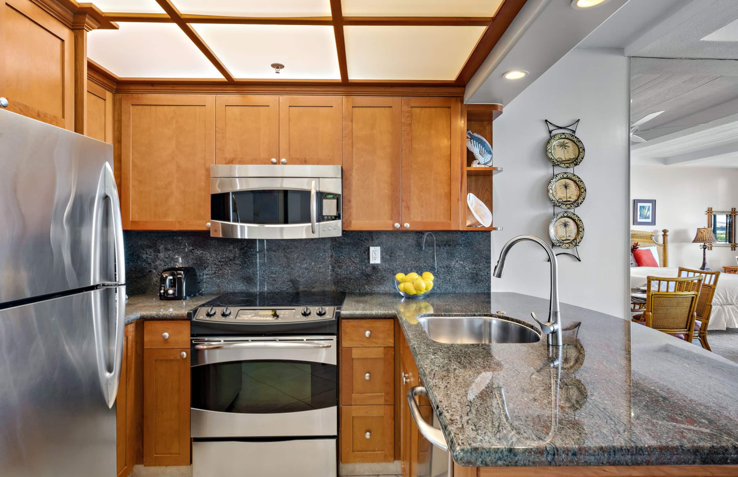 Condo in Lahaina · ★4.81 · Studio · 1 bed · 1 bath - Image 10