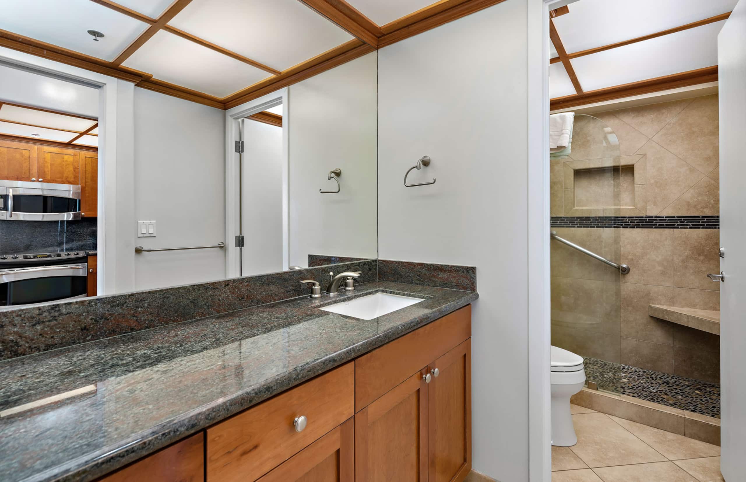 Condo in Lahaina · ★4.81 · Studio · 1 bed · 1 bath - Image 22